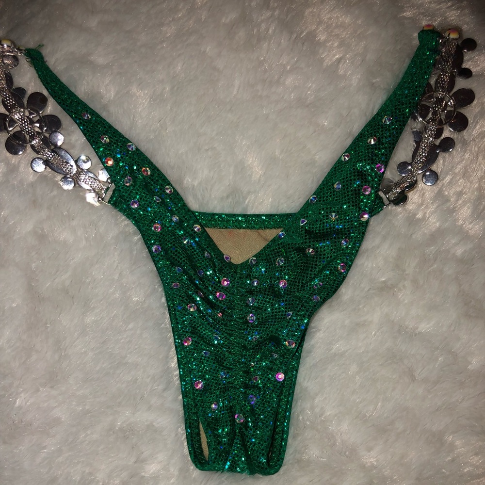 Competition bikini - Picture 3 of 3